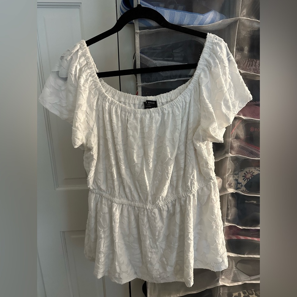 White flower blouse size 14/16